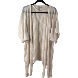 Knox Rose sheer cream kimono. Size S/M. Cute flower pattern. Off-white.